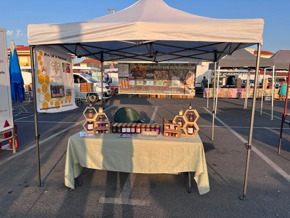 En place au marché du Barcarès pour vous accueillir et vous faire…